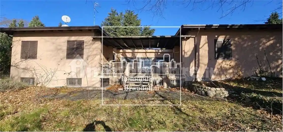 Villa in vendita a Barasso