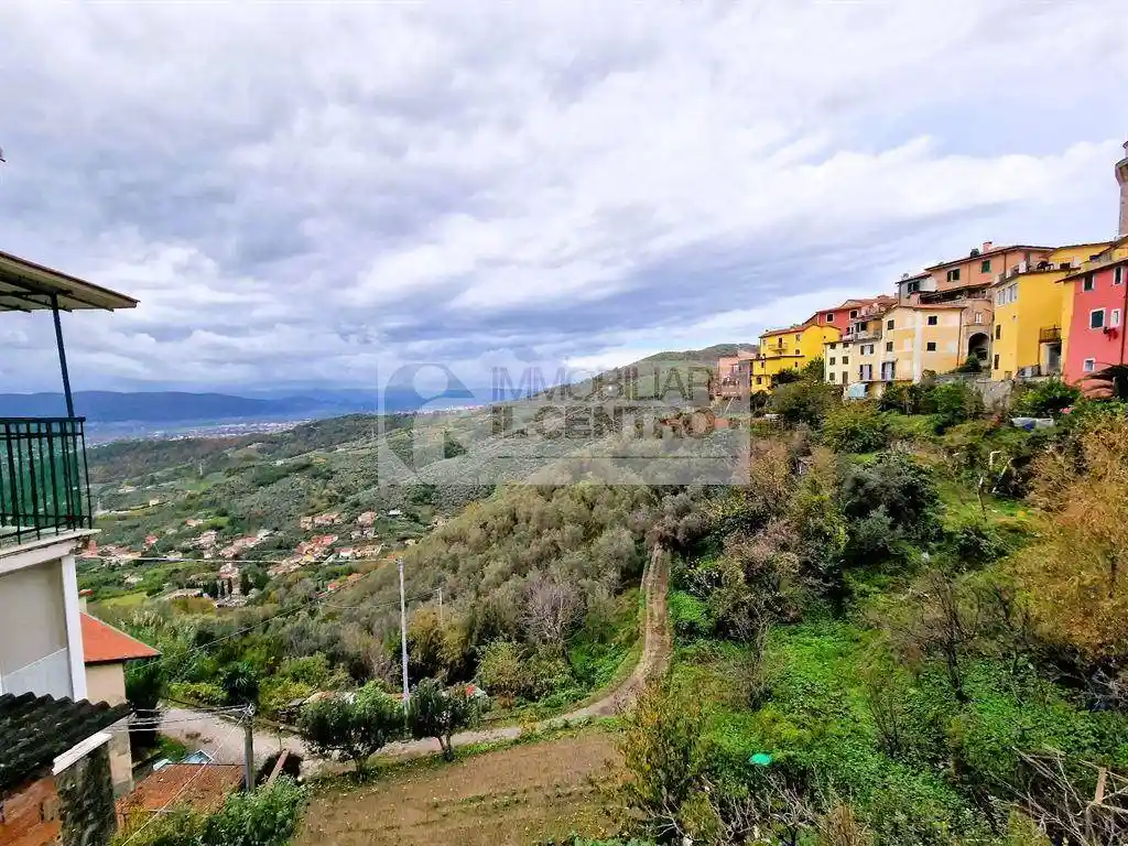 Casa indipendente in vendita a Luni