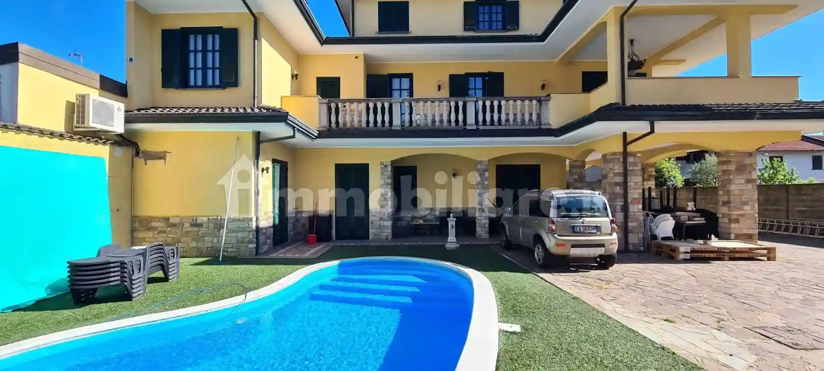 Villa - foto 2
