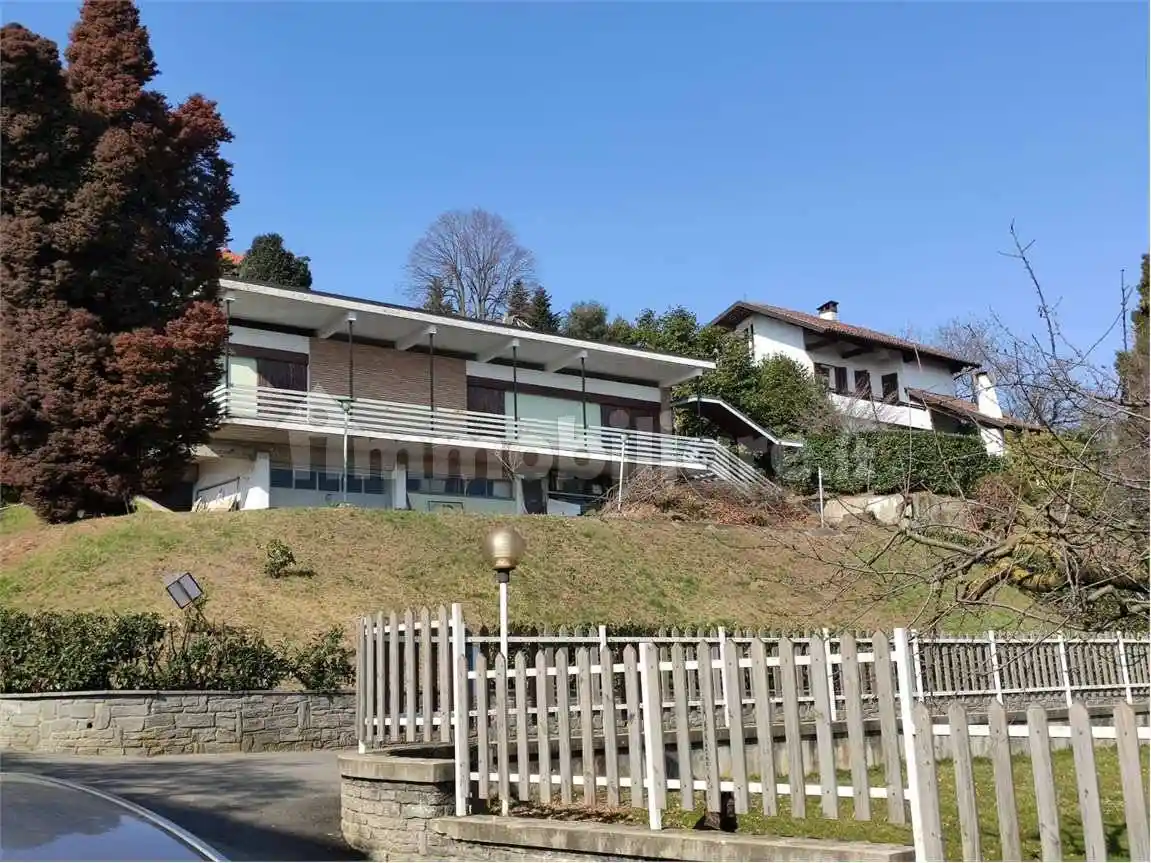 Villa in vendita a Oleggio