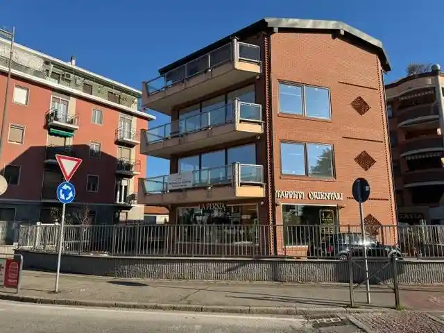 Palazzo - Edificio in vendita a Novara