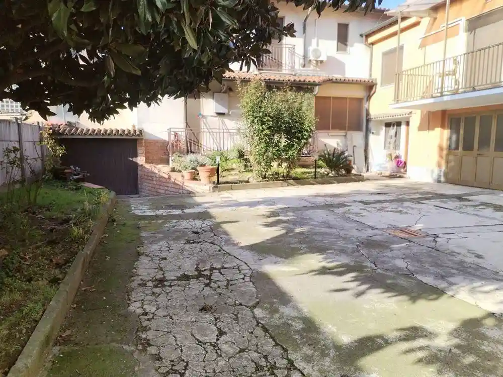 Villa bifamiliare via della Resistenza 25, Mezzate, Peschiera Borromeo - foto 2