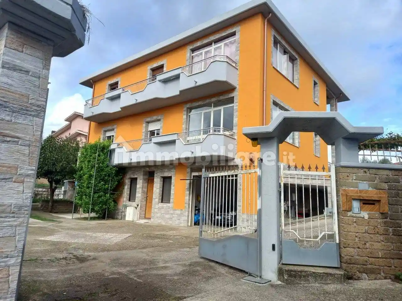 Palazzo - Edificio in vendita a Rignano Flaminio