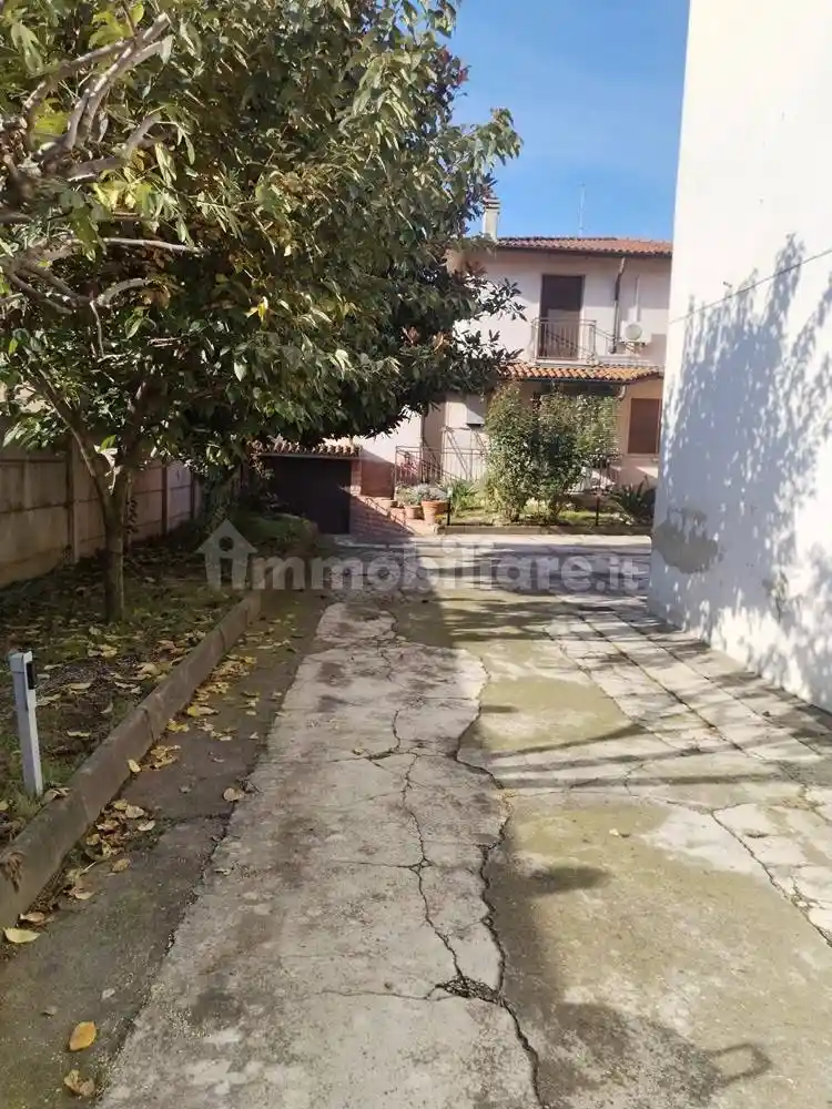Villa bifamiliare via della Resistenza 25, Mezzate, Peschiera Borromeo - foto 2