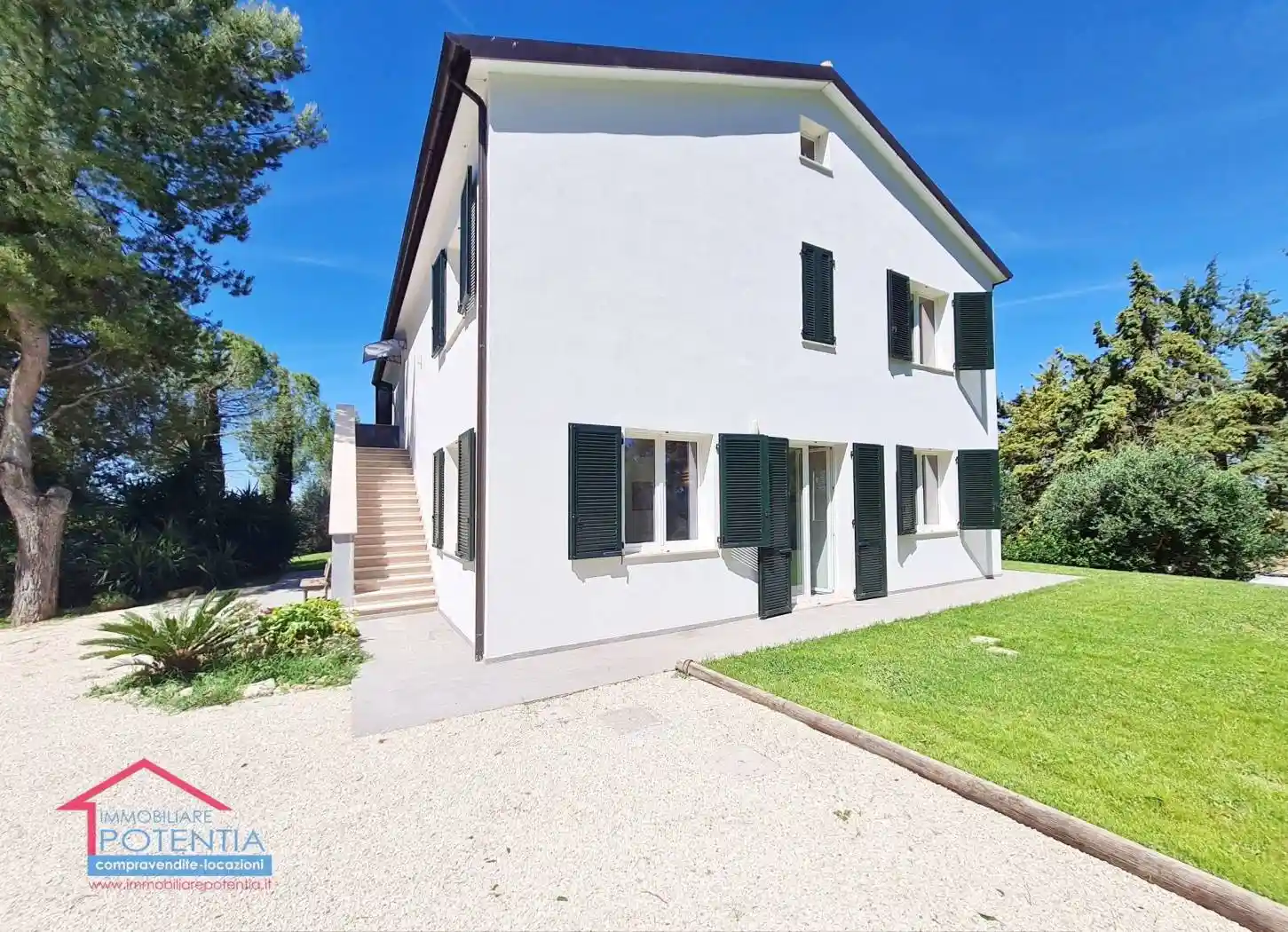 Villa in vendita a Potenza Picena