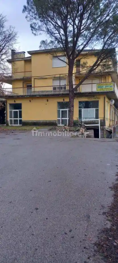 Palazzo - Edificio in vendita a Bucine