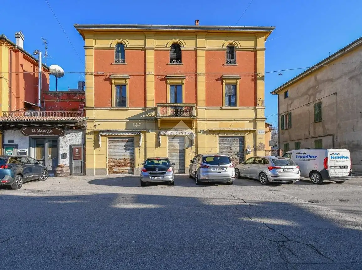 Palazzo - Edificio in vendita a Galliera