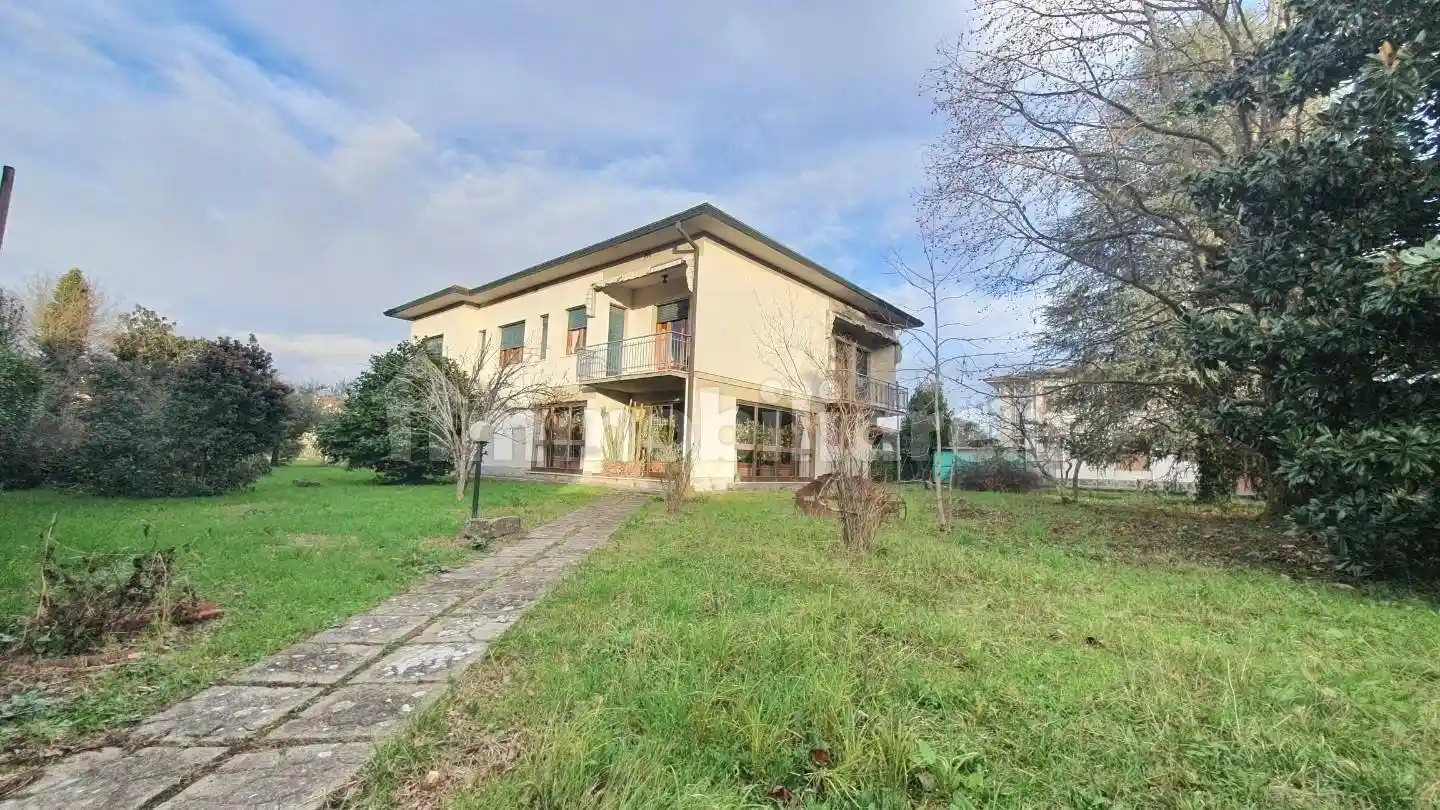 Villa in vendita a Lucca