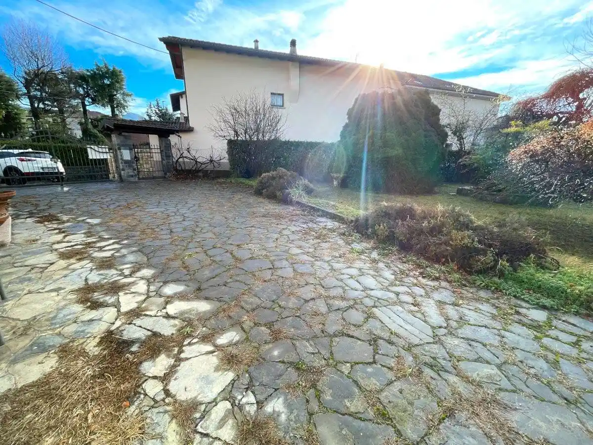 Villa in vendita a Casnigo