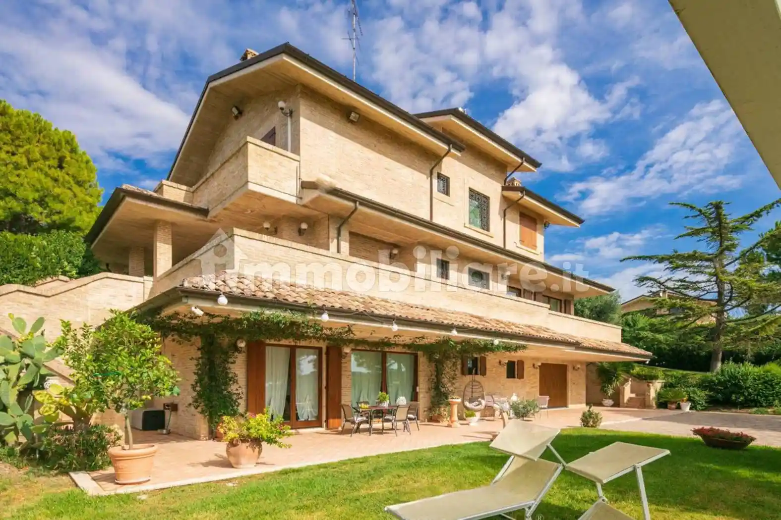 Villa in vendita a Civitanova Marche