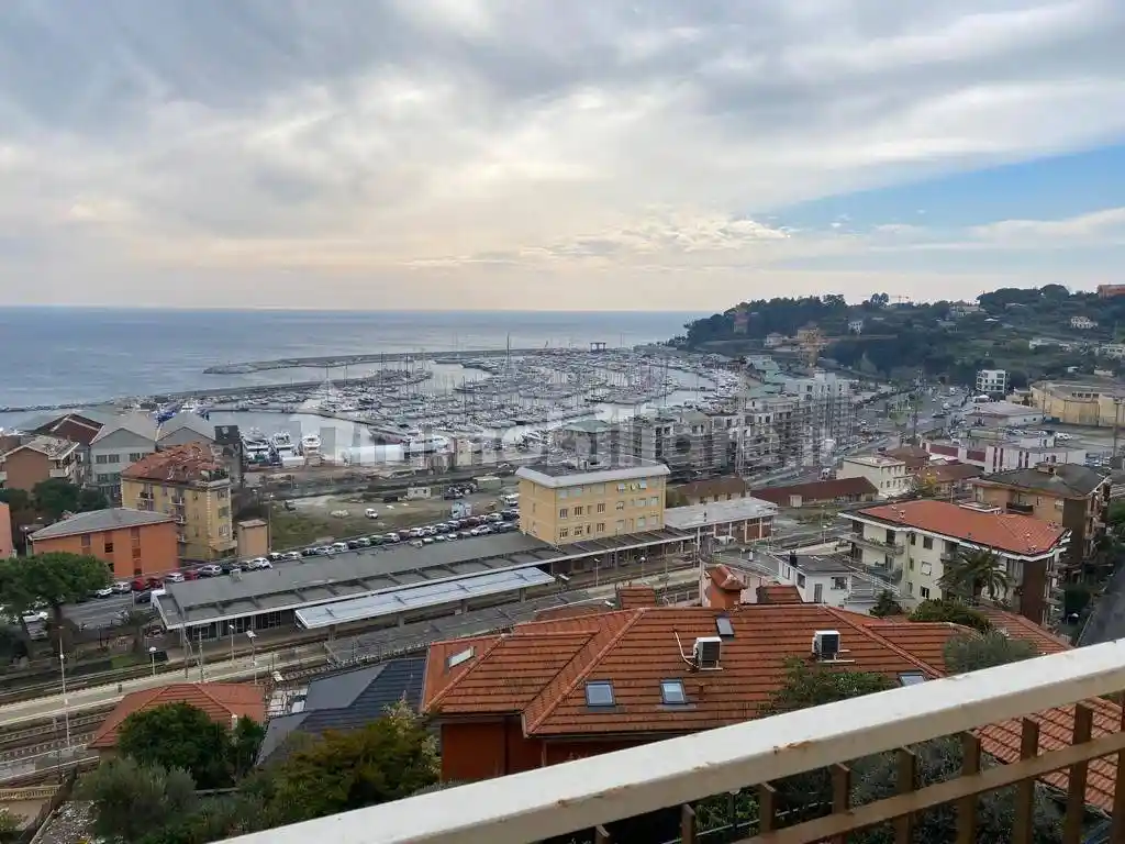 Appartamento in affitto a Varazze