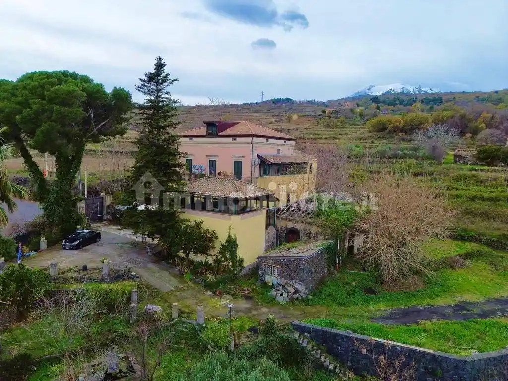 Villa in vendita a Piedimonte Etneo