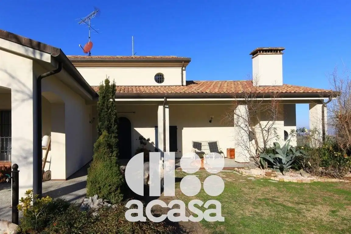 Villa in vendita a Longiano