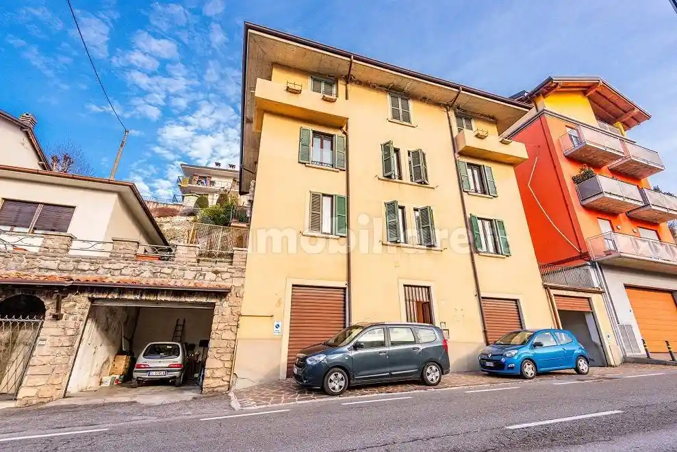 Palazzo - Edificio in vendita a Leffe