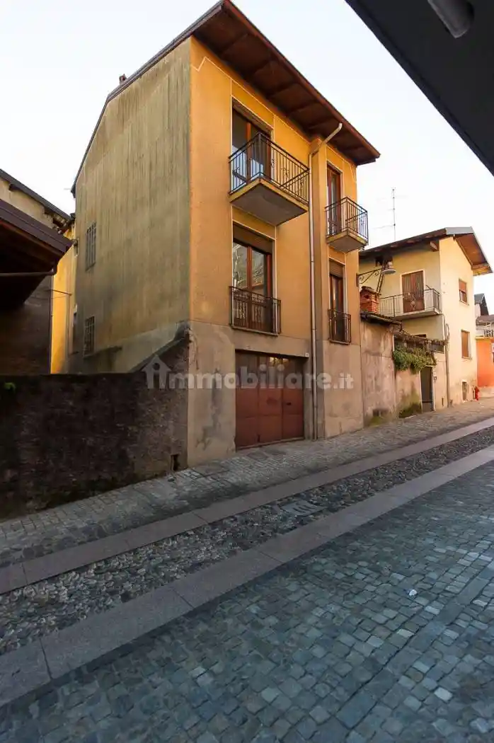 Casa indipendente in vendita a Massino Visconti