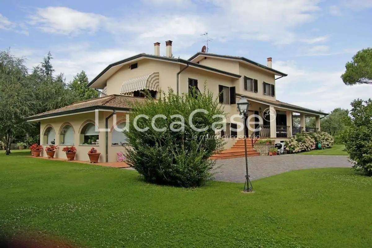 Villa in vendita a Lucca