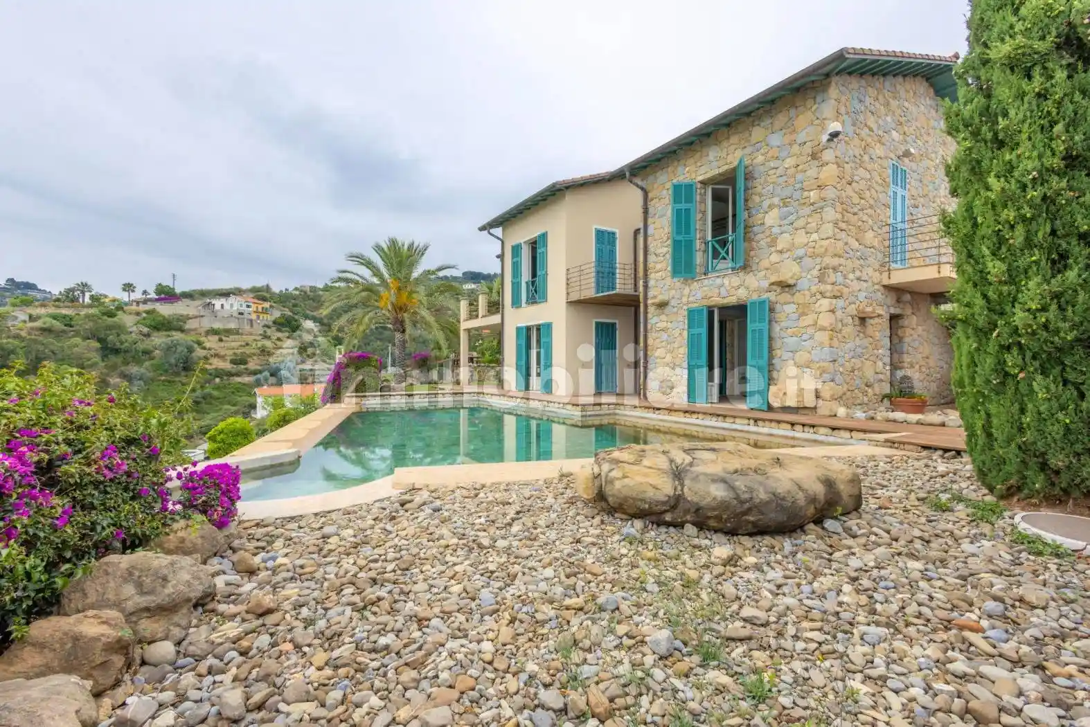 Villa in vendita a Bordighera
