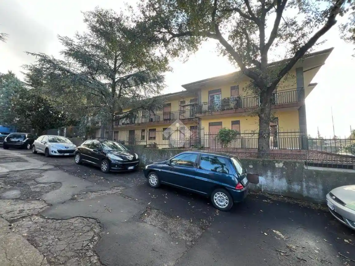 Palazzo - Edificio in vendita a Mascalucia