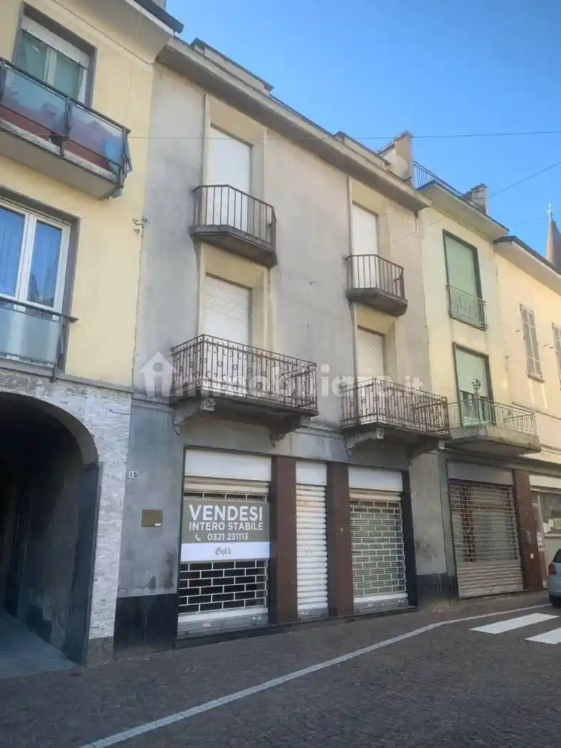 Palazzo - Edificio in vendita a Trecate