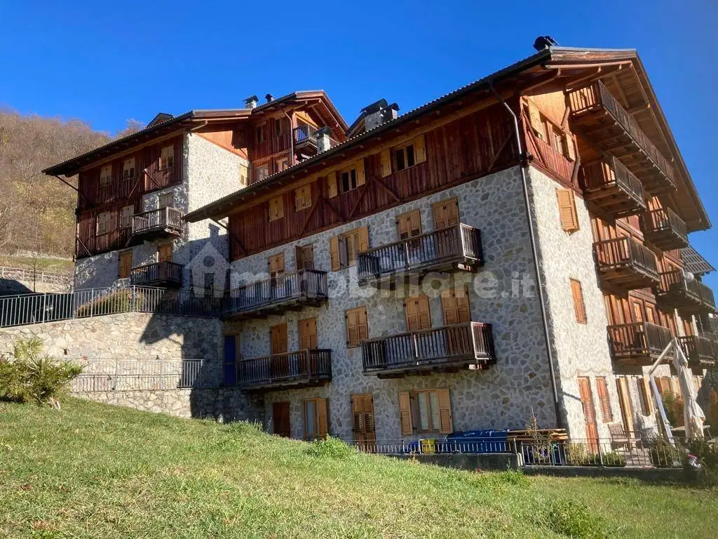 Appartamento in vendita a Commezzadura