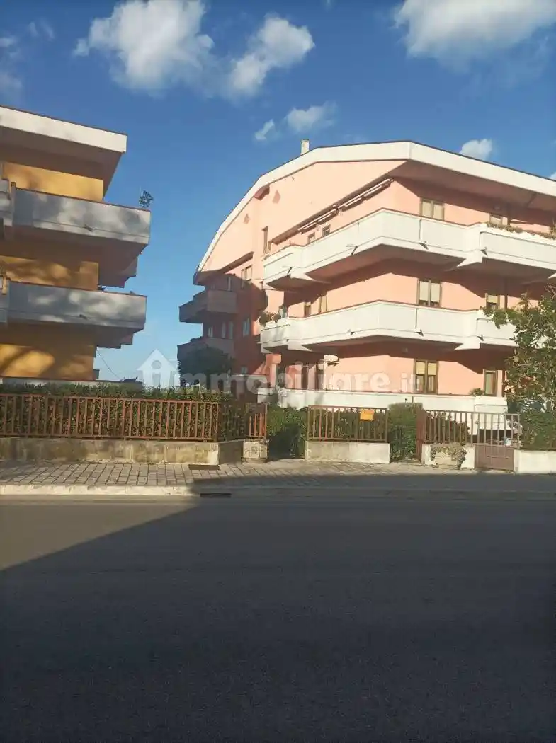 Appartamento viale Aldo Moro 3, Centro, Atri - foto 2