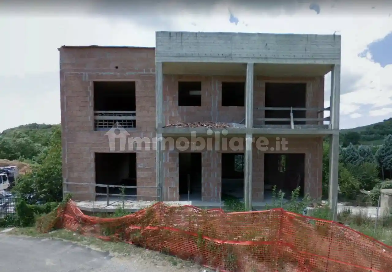 Palazzo - Edificio in vendita a Bucine