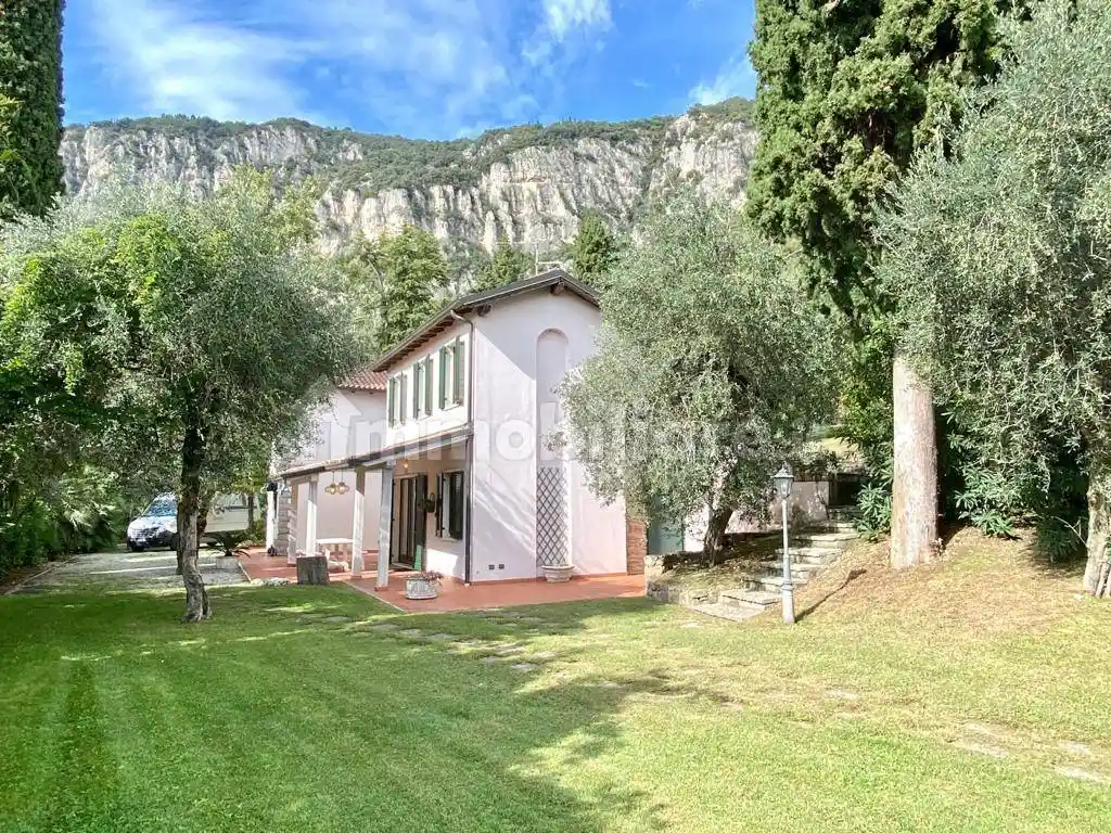 Villa in vendita a Garda