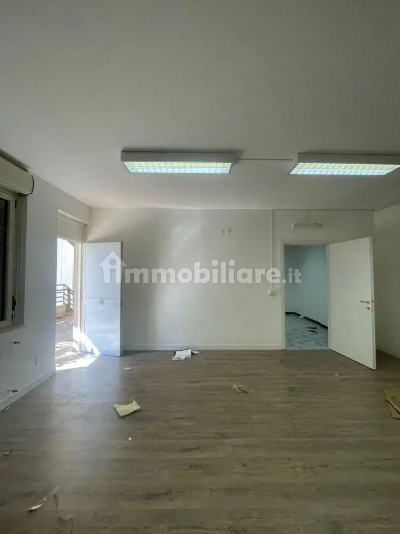 Palazzo - Edificio in Affitto - foto 4