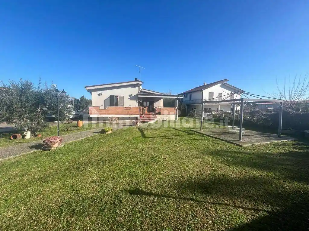 Villa in vendita a Aprilia