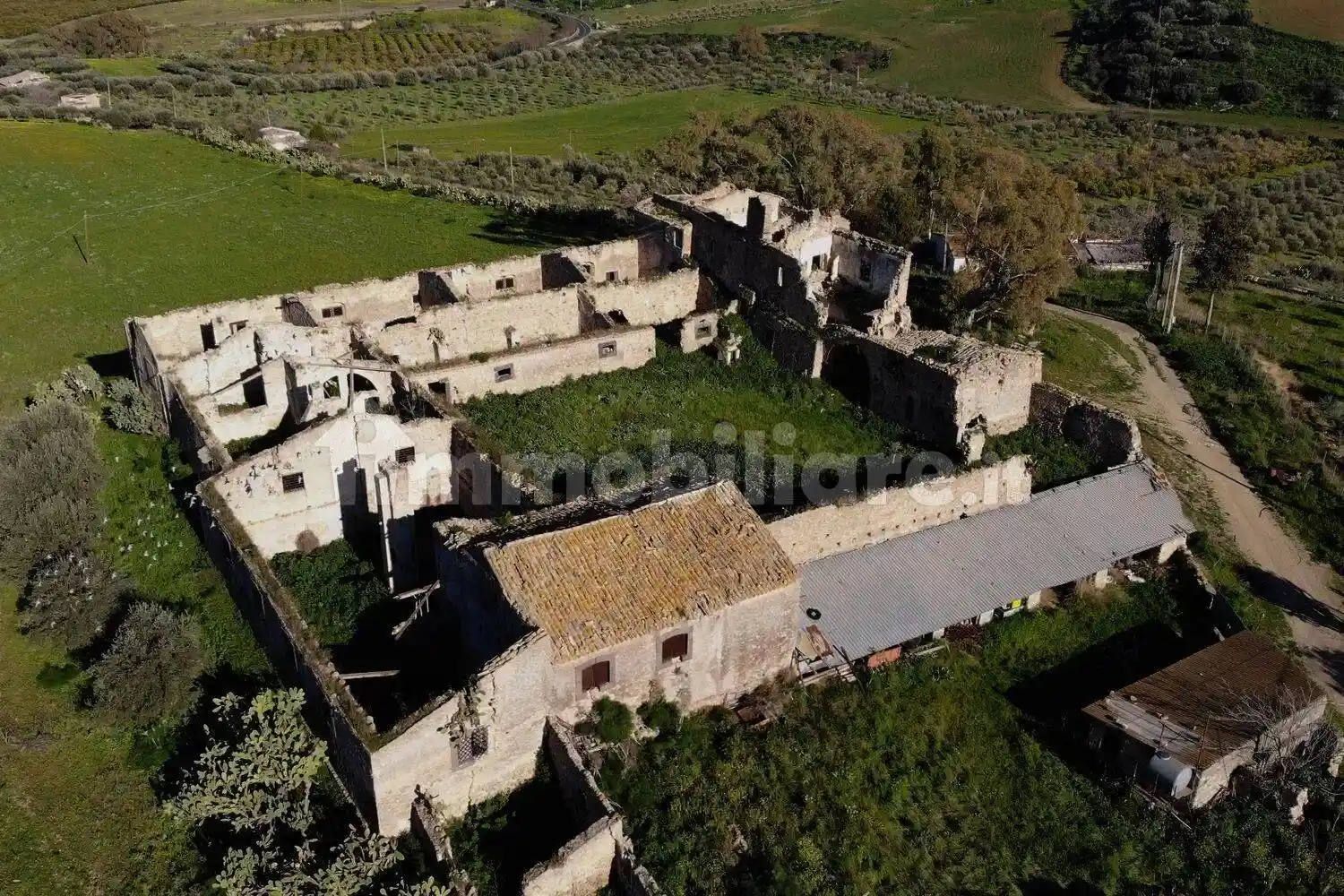 Rustico - Casale in vendita a Regalbuto