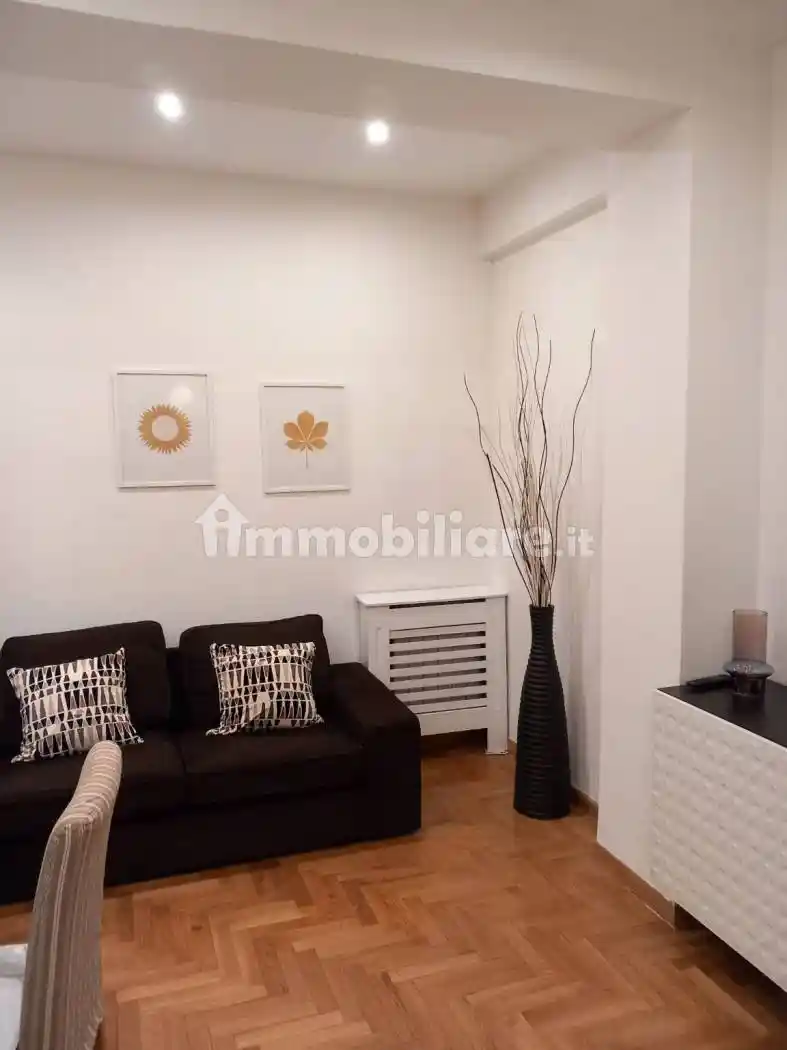 Palazzo - Edificio in affitto a Napoli