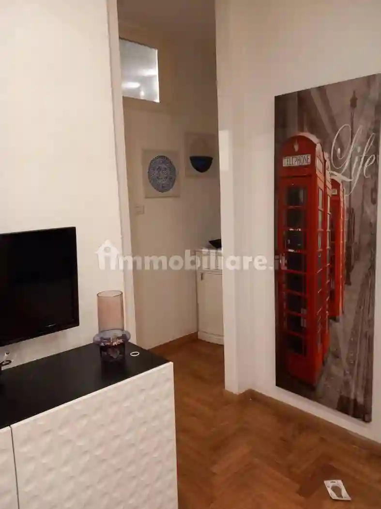 Palazzo - Edificio in Affitto - foto 4