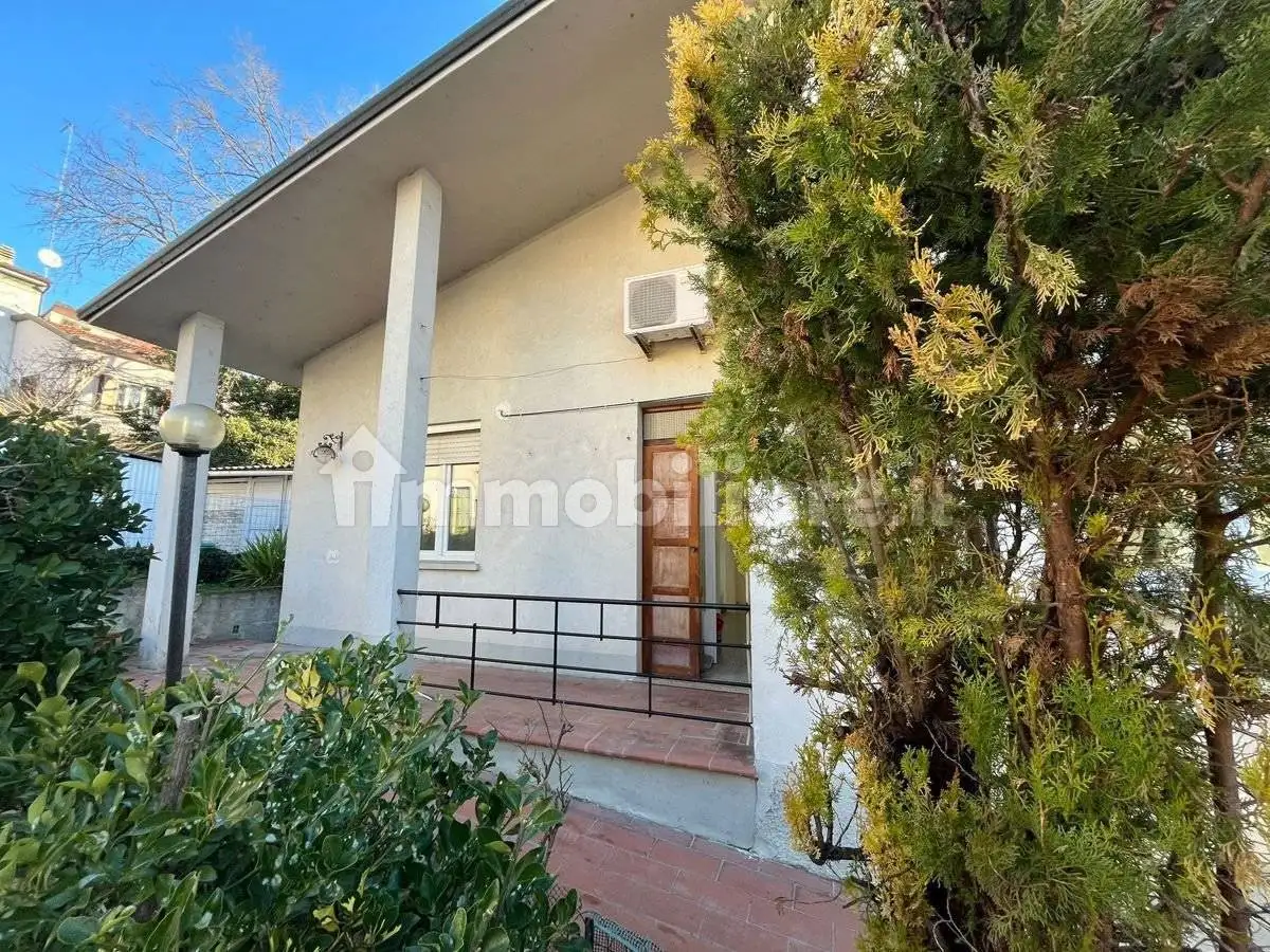 Villa in vendita a Rovescala