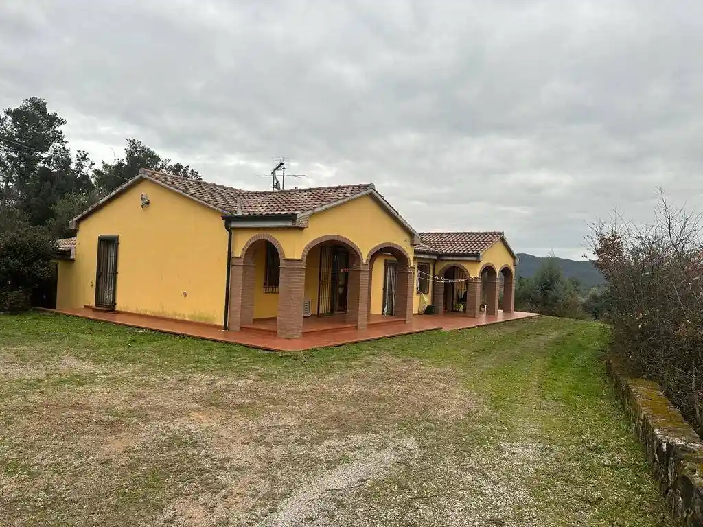 Villa in vendita a Monteverdi Marittimo