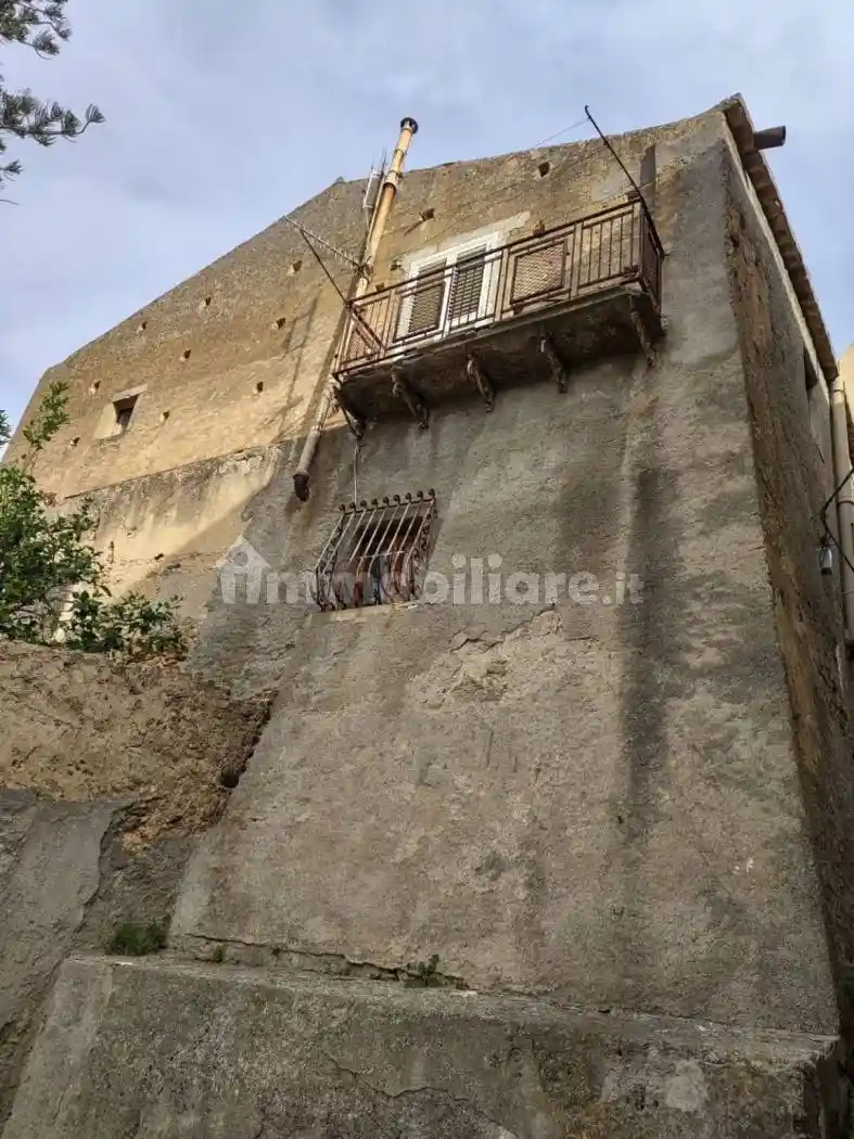 Palazzo - Edificio in vendita a Furnari