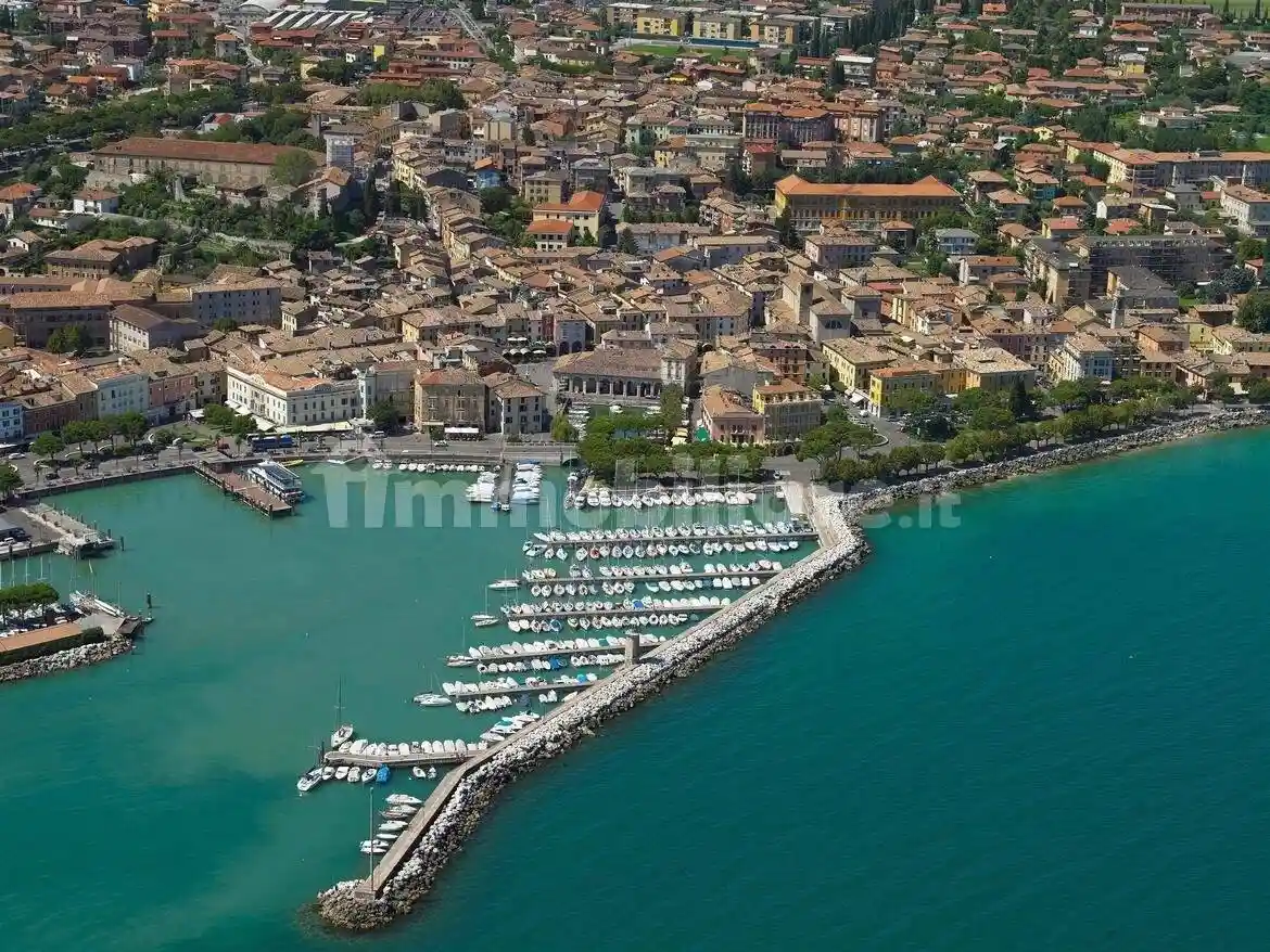 Palazzo - Edificio in vendita a Desenzano del Garda