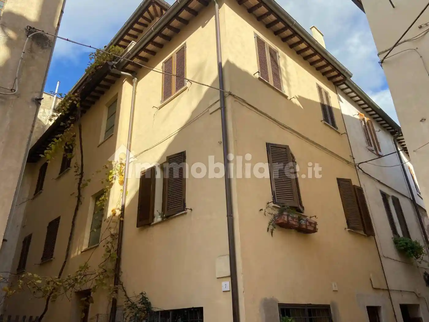 Palazzo - Edificio in vendita a Foligno