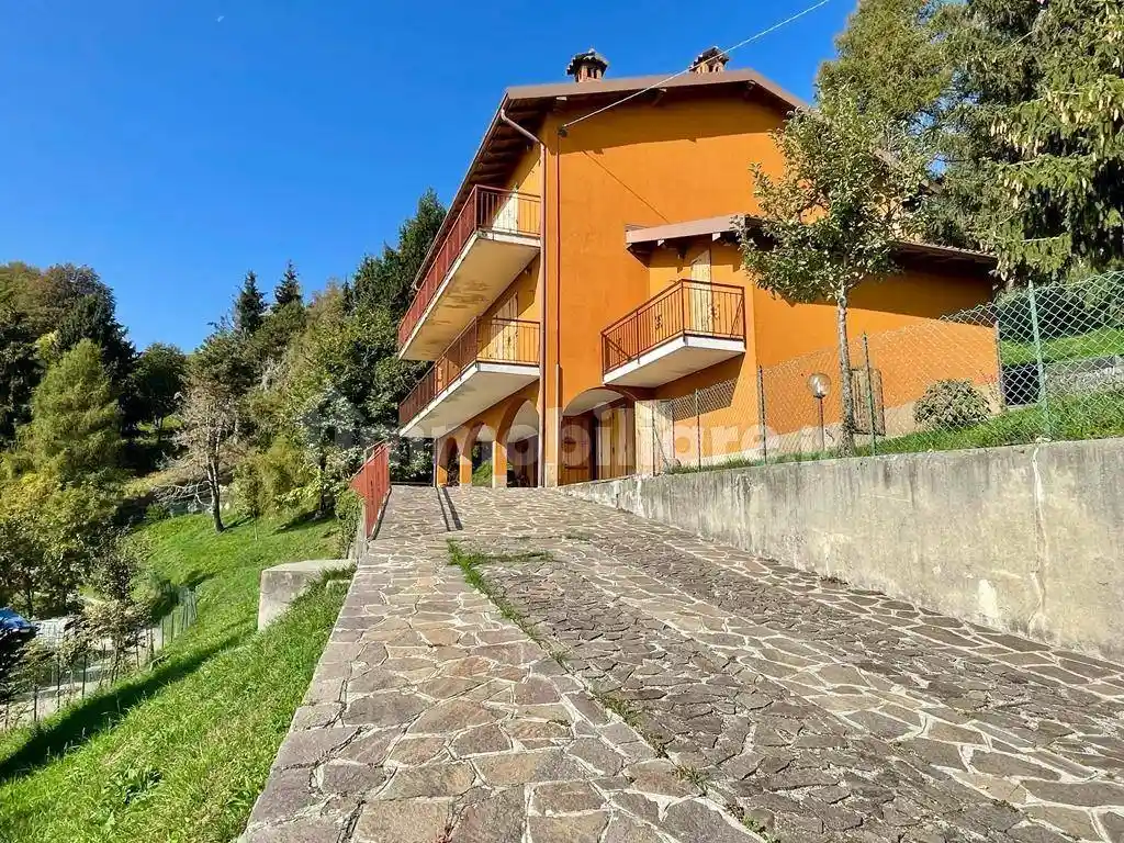 Villa in vendita a Gazzaniga