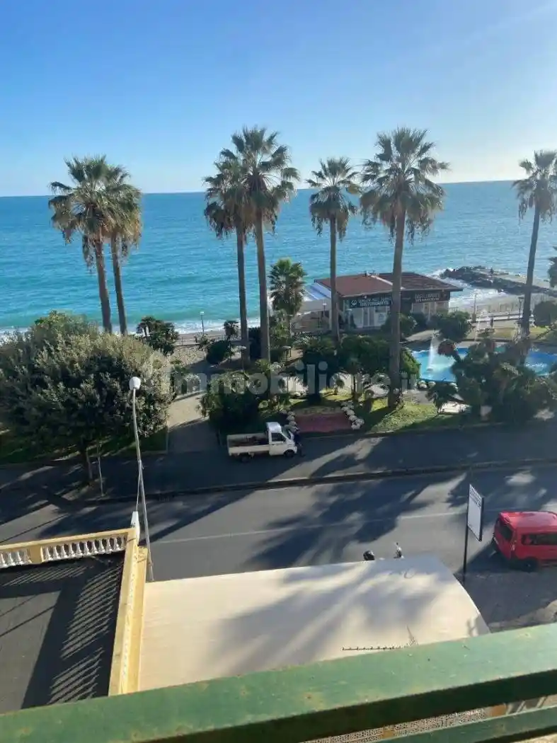 Appartamento in vendita a Varazze