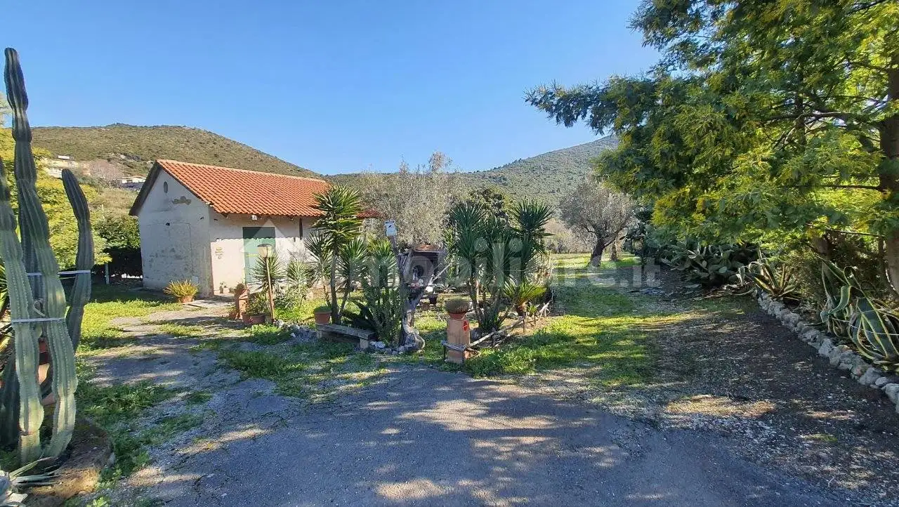 Rustico - Casale in vendita a Bellona