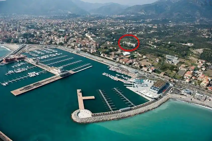 Palazzo - Stabile in vendita a Loano