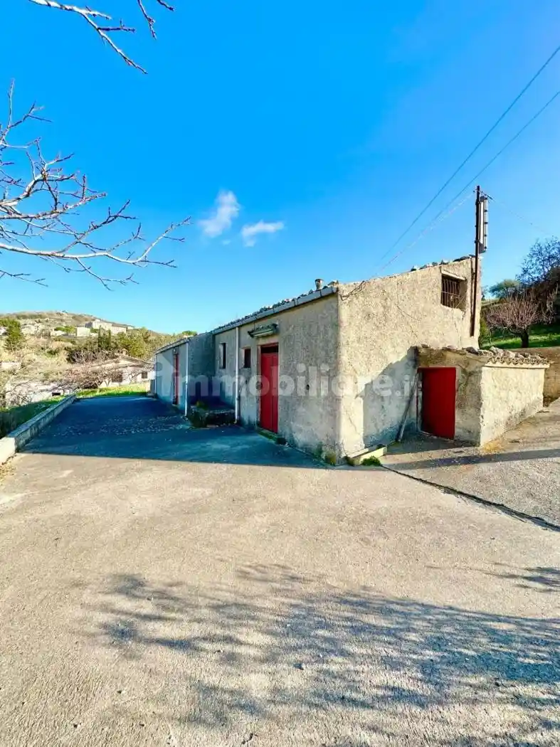 Rustico - Casale in vendita a Chiusa Sclafani