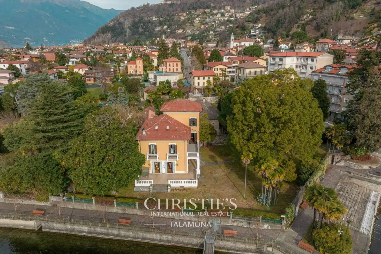 Villa in vendita a Maccagno con Pino e Veddasca