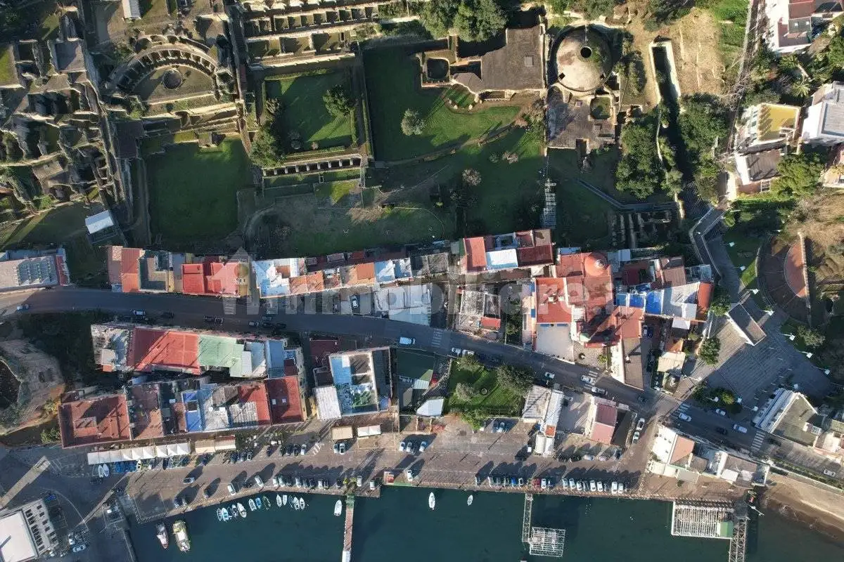 Palazzo - Edificio in vendita a Bacoli