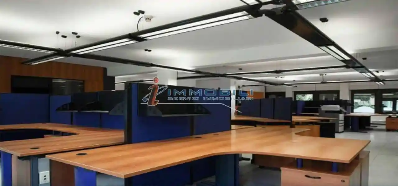 Palazzo - Edificio in affitto a Milano