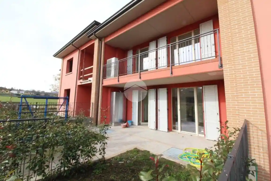 Casa indipendente in vendita a Lesignano de' Bagni