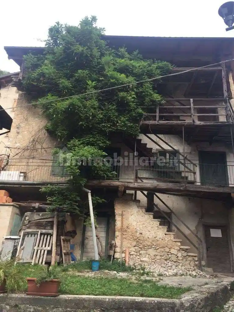 Casa indipendente in vendita a Vallarsa