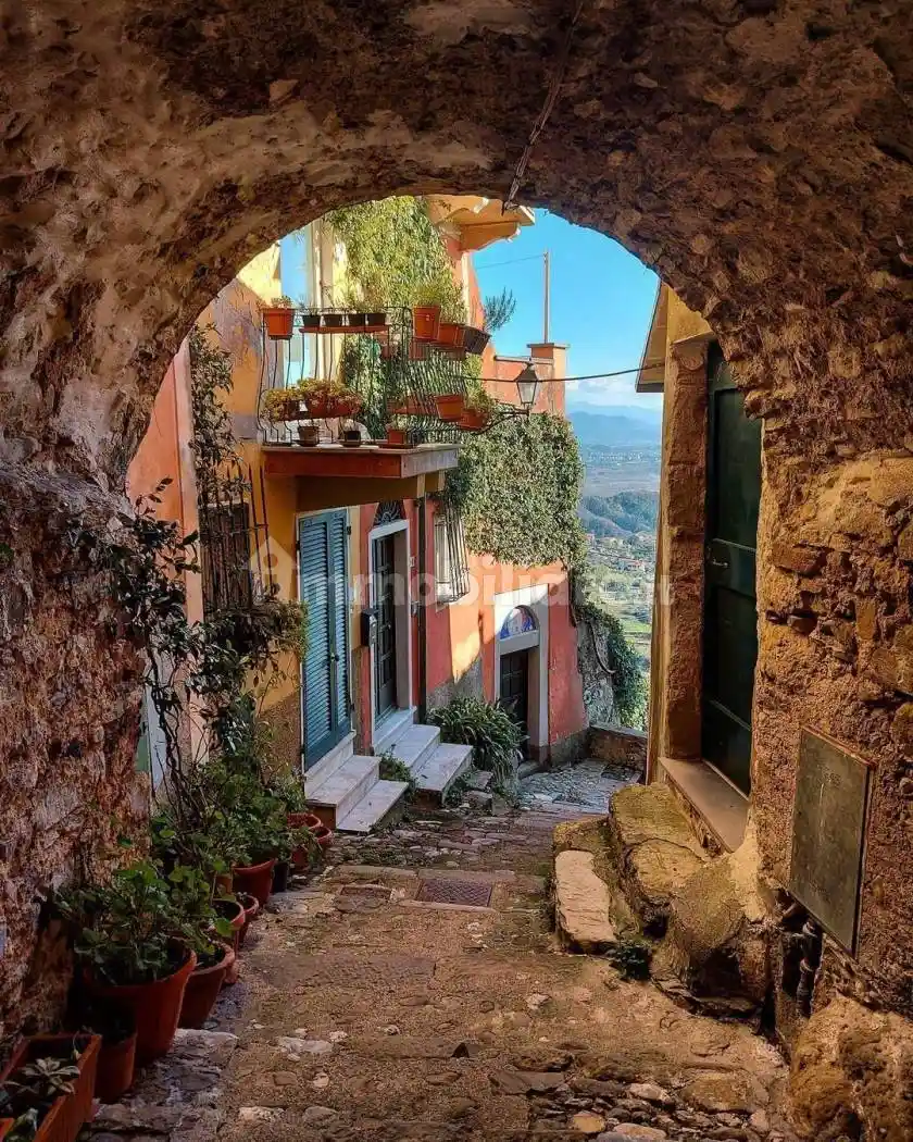 Casa indipendente in vendita a Vezzano Ligure