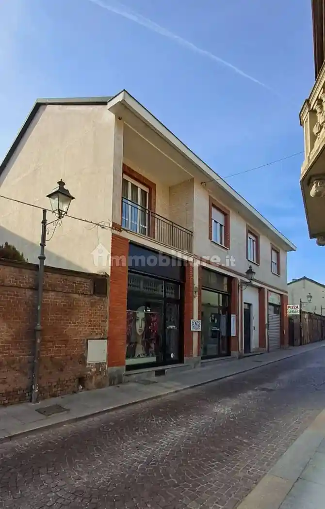 Palazzo - Edificio in vendita a Chieri