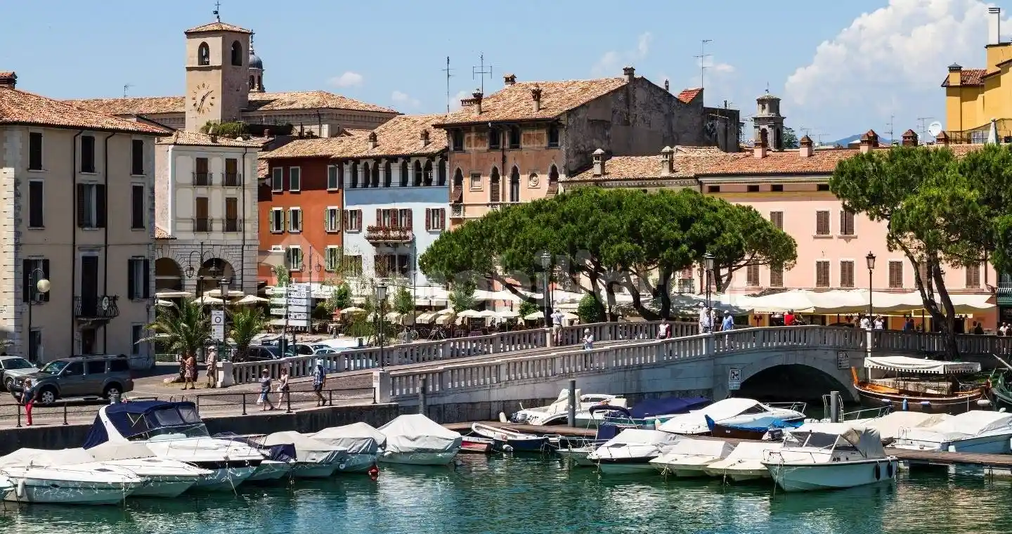Palazzo - Edificio in vendita a Moniga del Garda